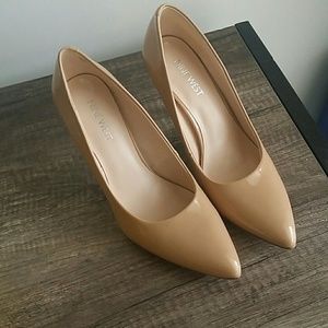Nine West nude pumps